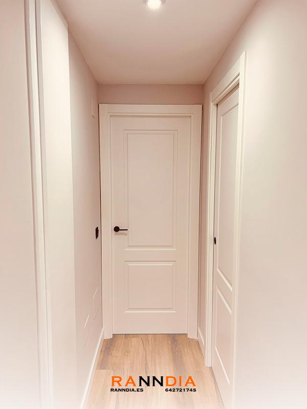 Puerta de interior modelo 15 en Fuengirola